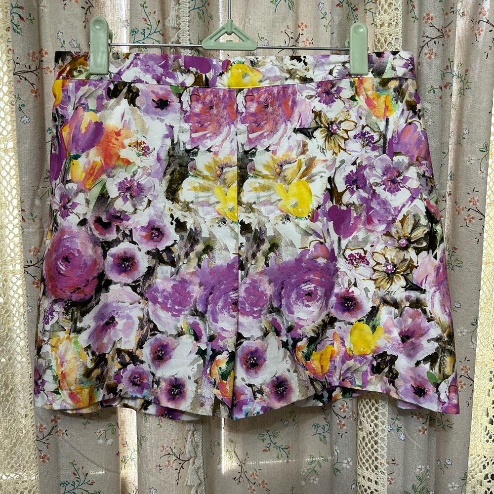 Lavender Brown Floral Back Zip Lined Shorts Size Medium HTF!!